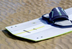 Slingshot Glide V12 Twintip Kiteboard -Duotone Store Slingshot Glide V12 Close Up 24636.1654095709